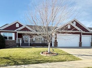 2597 Country Oak Dr, Dickinson, ND 58601