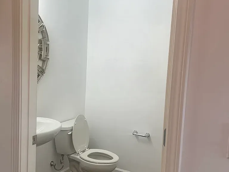 4599 Woodford Cir — Photo 20