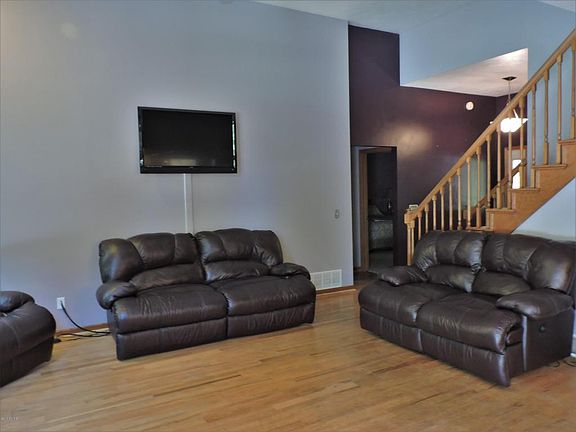 5th image of 15190 Oakwood Dr