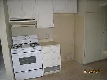 2nd image of 3410 Menlo Ave