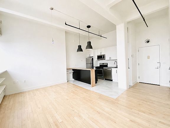 4th image of 970 Kent Ave APT 313