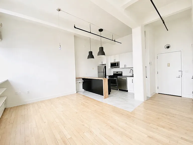 970 Kent Ave #313 — Photo 4