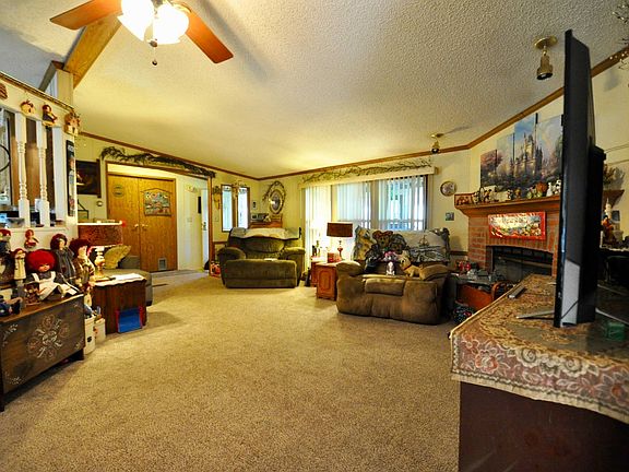 5th image of 223 Hemlock Rd