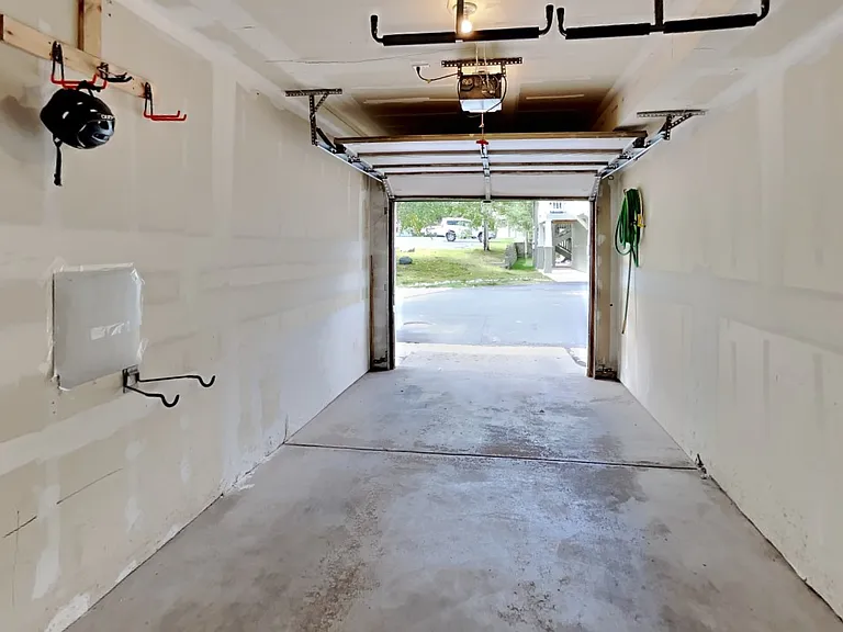 1509 Point Dr — Photo 4