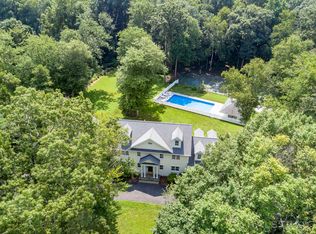 10 Snowberry Ln, New Canaan, CT 06840