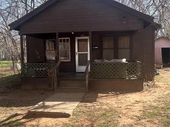 815 S 10th St, Chickasha, OK 73018