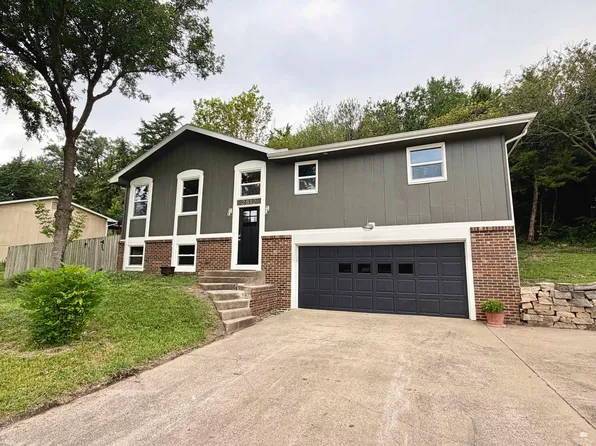 2812 Arbor Dr, Manhattan, KS 66503