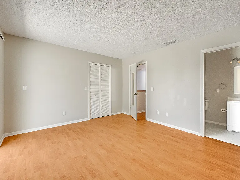 255 Paradise Blvd #10 — Photo 24