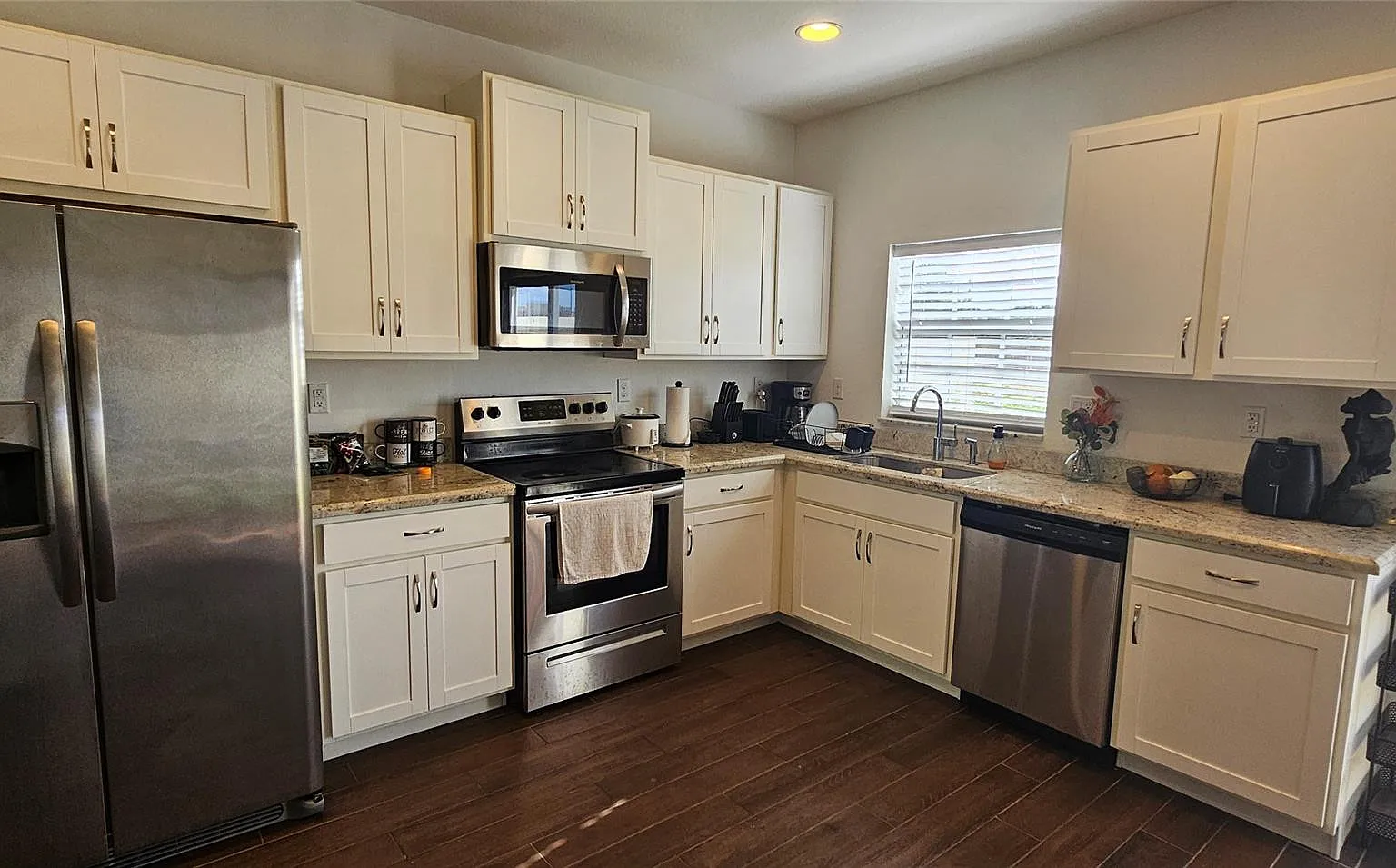 3 bed, 2.5 bath, 1496 sqft, $3,000 — Photo 4