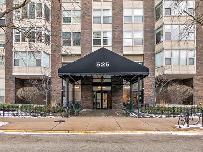 525 W Hawthorne Pl APT 708, Chicago, IL, 60657
