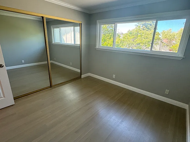 1127 Forrestal Ln — Photo 4