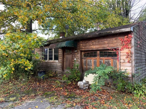 9128 Elm St, Willoughby, OH 44094