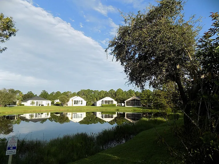 102 Carnival Dr — Photo 16