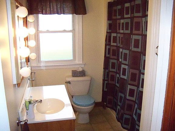 2nd image of 3625 James St