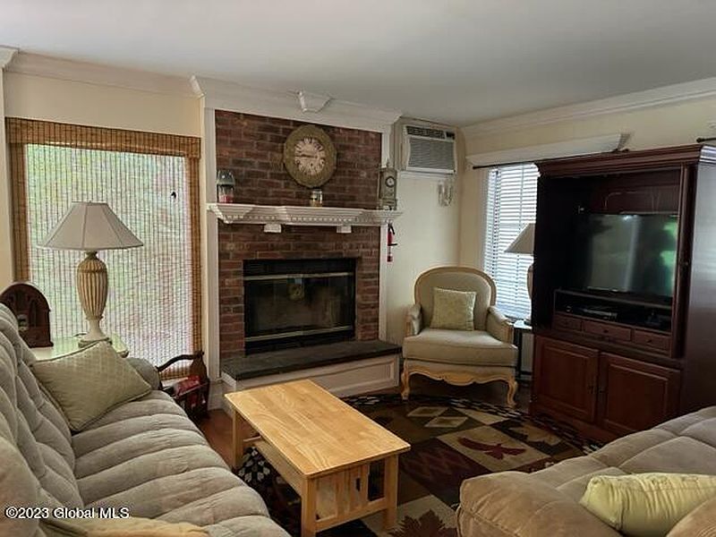 2nd image of 1346 N North Gore Road