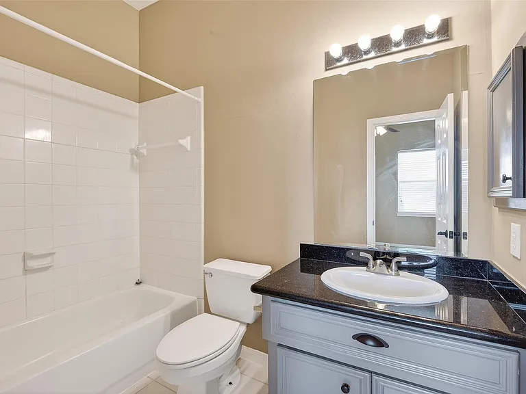 2804 Chenevert St — Photo 26