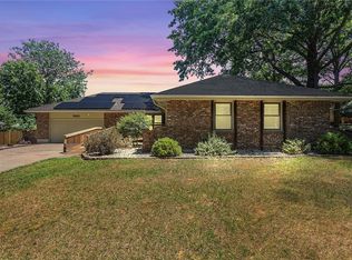 7925 N Forest Ave, Gladstone, MO 64118