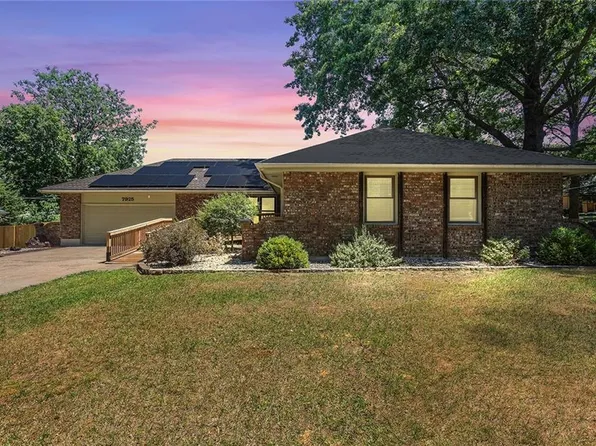 7925 N Forest Ave, Gladstone, MO 64118