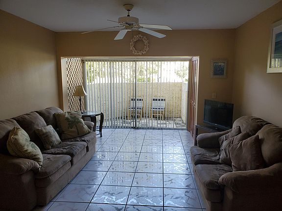 4th image of 1534 SE Royal Green Cir #102