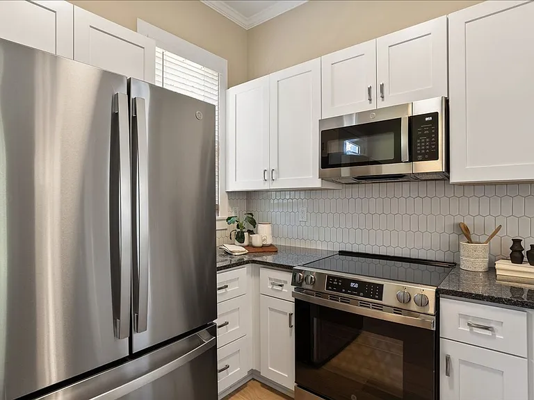 320 Gray Ave #A — Photo 15