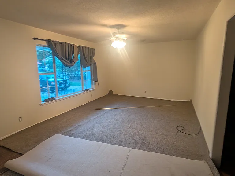 1351 N Stephens Ave — Photo 3