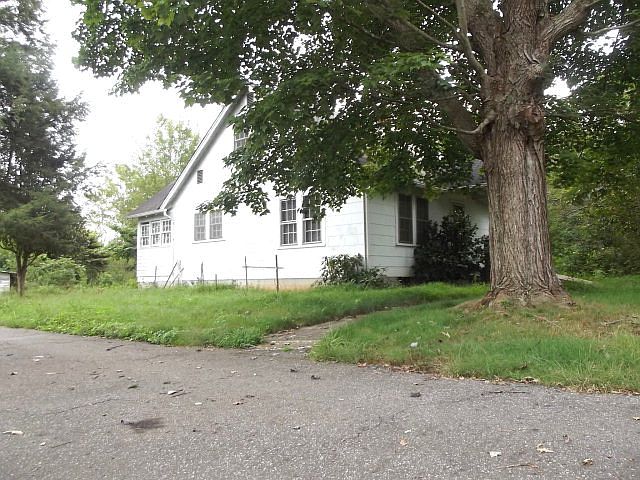 1st image of 330 Delonia Parker Rd