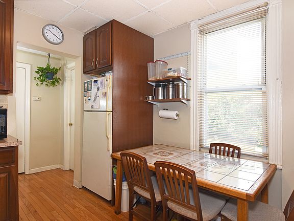4th image of 192 Ashford Ave