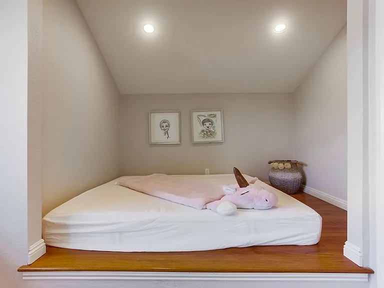 10730 Carillon Ct — Photo 35