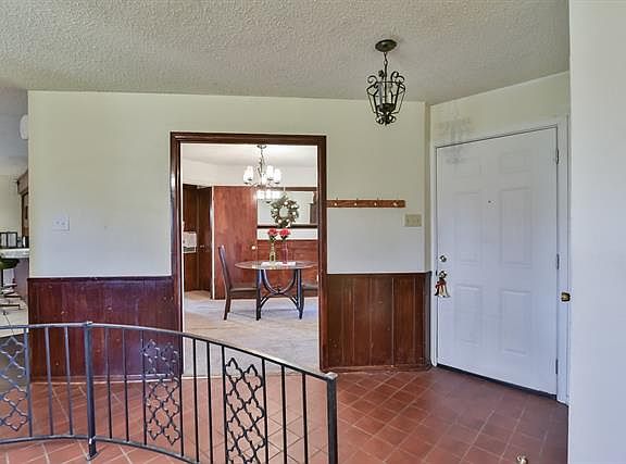 3rd image of 312 Deer Creek Rd