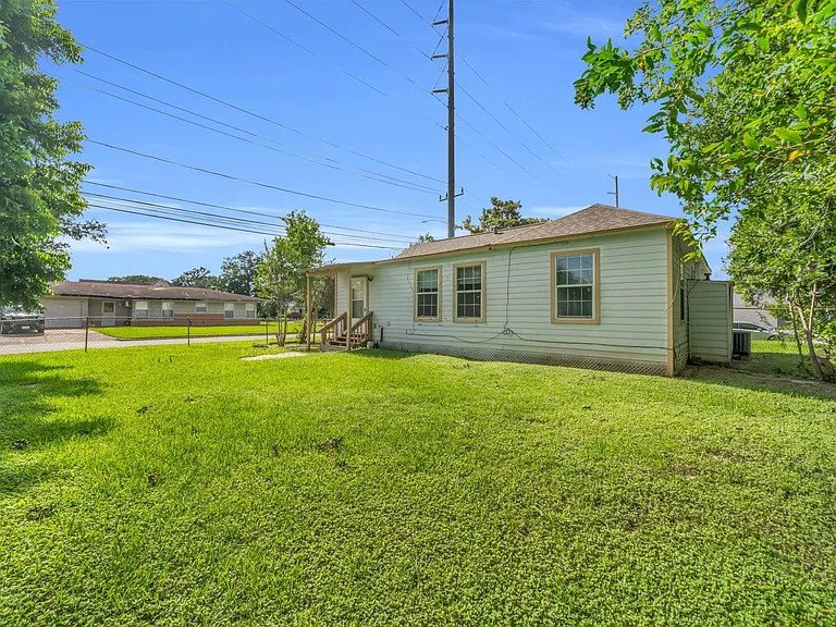 7304 Kinney St — Photo 9