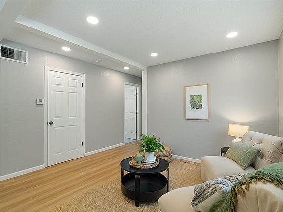 5th image of 2709 S 52nd St