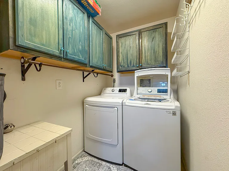 255 Capri Cir N #8 — Photo 37