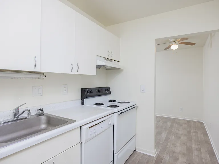 The Forum Apartments — Photo 5
