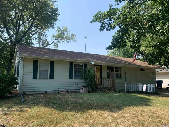 1747 SW Amhurst Rd, Topeka, KS 66604