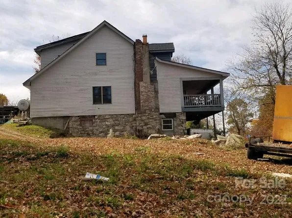 695 Justus Case Mountain Pl, Hendersonville, NC 28792