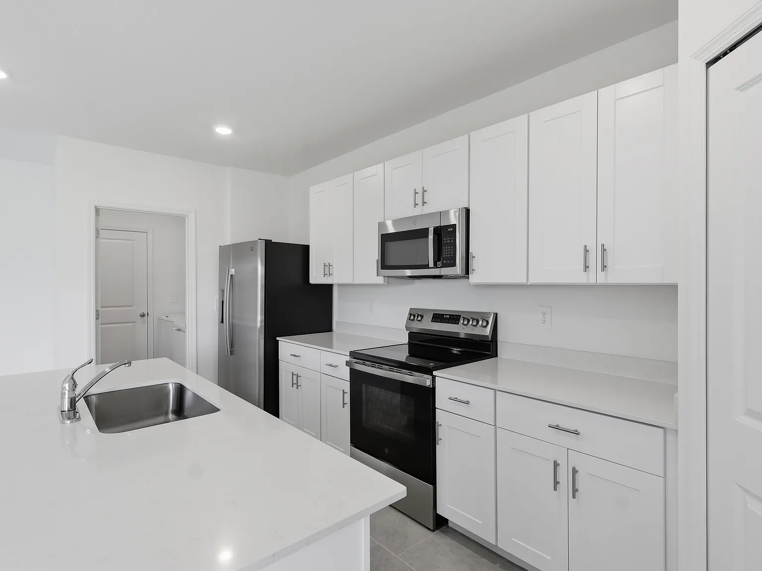 5 bed, 2112 sqft, $2,495 — Photo 4