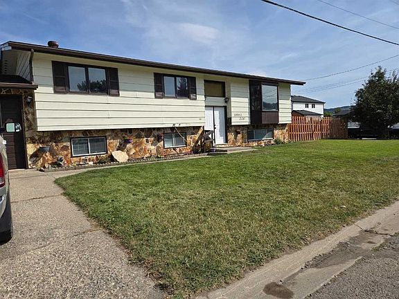 3rd image of 3002 W 225th St
