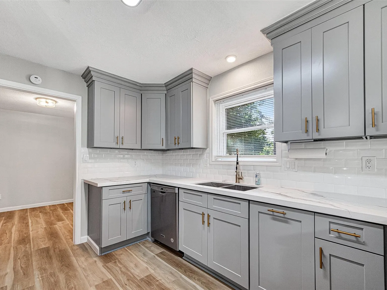 4 bed, 2.5 bath, 2157 sqft, $1,950 — Photo 3