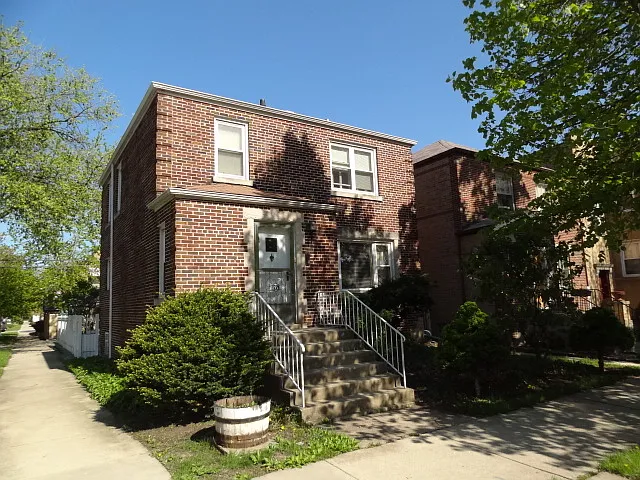 2957 N Kostner Ave photo 1