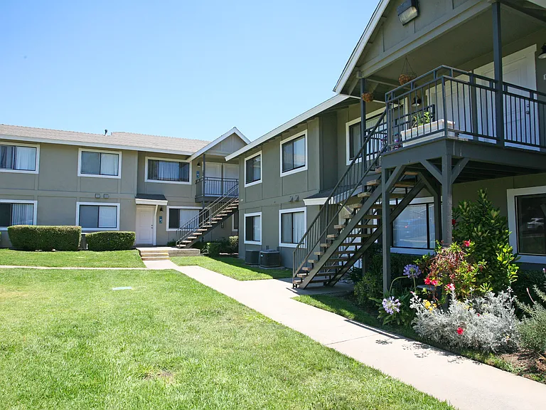Lakehouse Apartments — Photo 6
