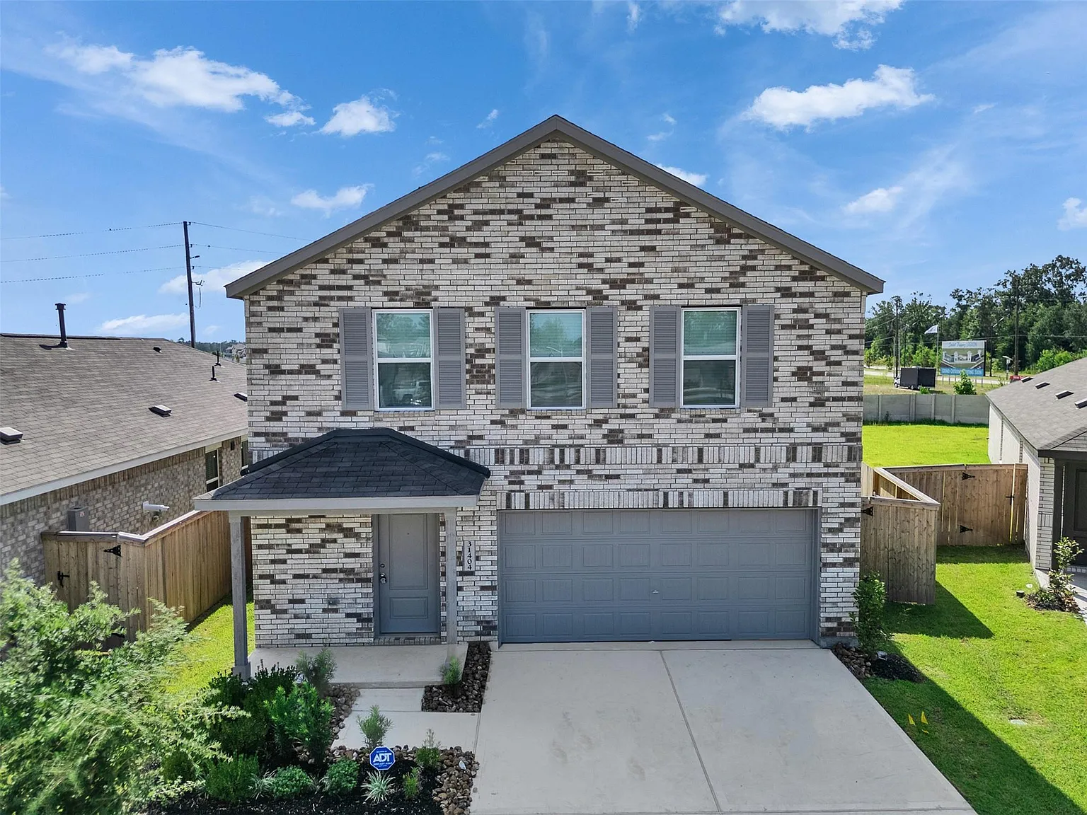 4 bed, 2.5 bath, 2039 sqft, $2,000 — Photo 1