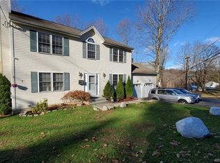 2 Sunset Ave, Waterbury, CT 06708