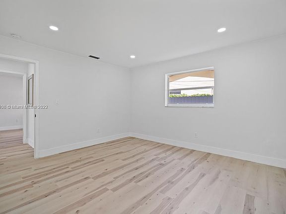 2nd image of 1524 NE 148th St