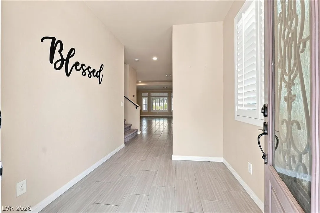 5 bed, 2.5 bath, 2290 sqft, $2,499 — Photo 3