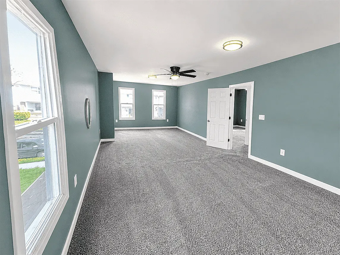 3 bed, 2332 sqft, $1,700 — Photo 3