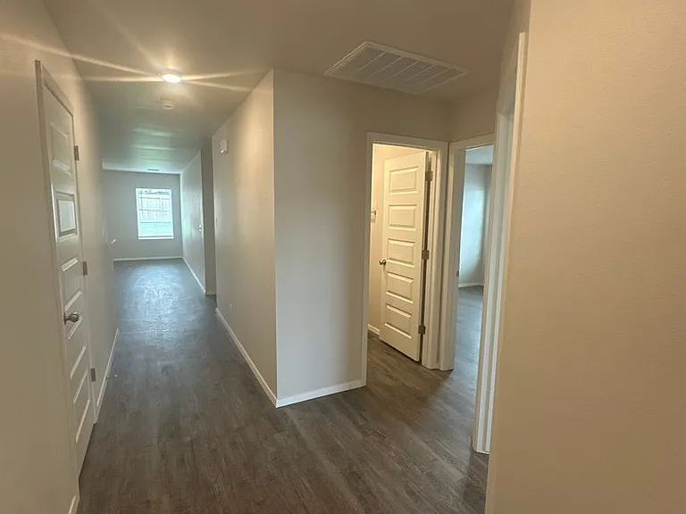 8201 E Oakland St — Photo 5