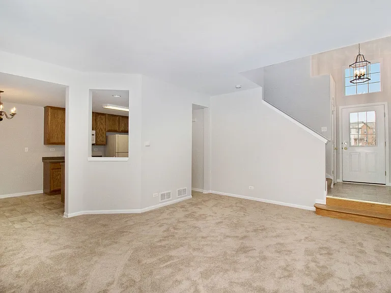 409 Metropolitan St — Photo 4