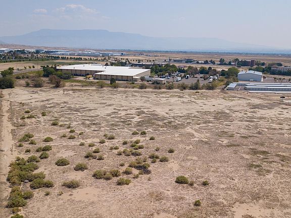 4th image of 2725 H Rd