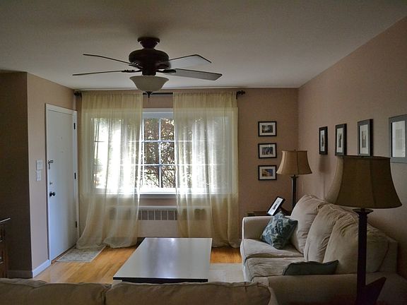 4th image of 28 Wedgewood Dr