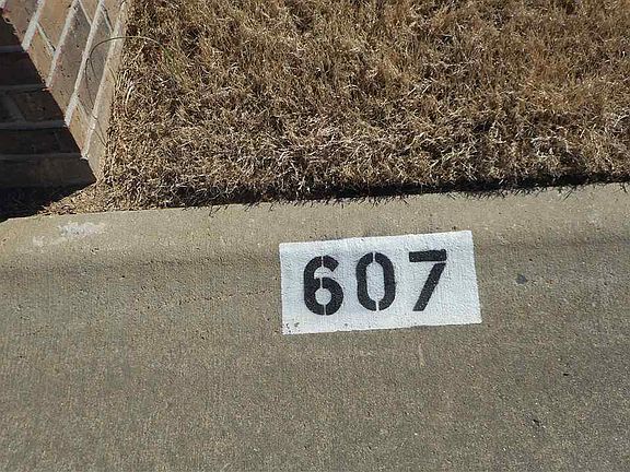 3rd image of 607 Greenwood Dr